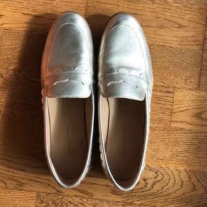 Banana Republic Gold scalloped edge loafers